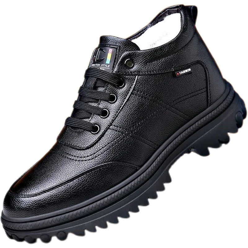 Bota Masculina de Couro Acolchoada Venazzi VZ290 em couro premium com interior acolchoado e solado seguro para uso diário.