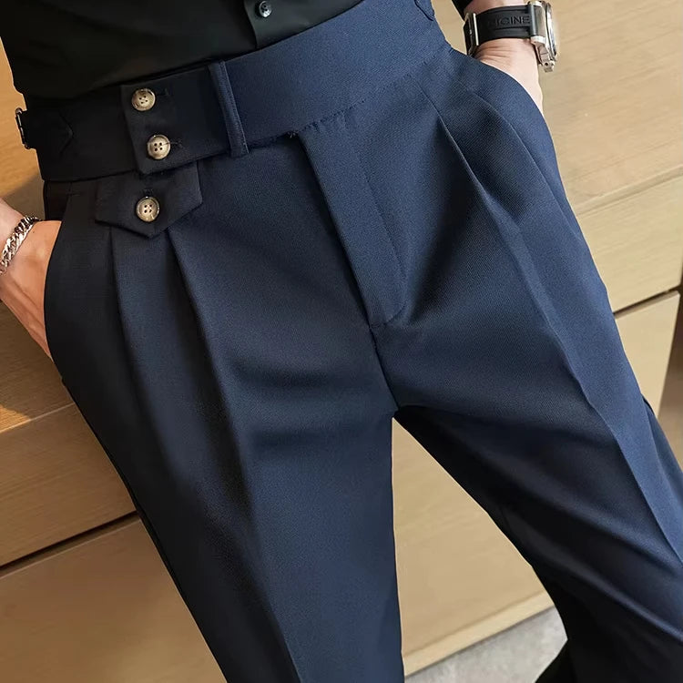 Calça de Alfaiataria Masculina Venazzi VZ253 com caimento elegante, tecido resistente e design refinado para uso formal ou casual.