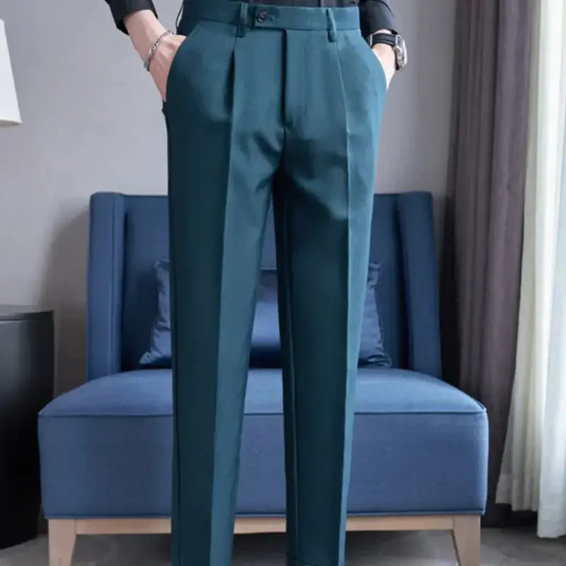 Calça de Alfaiataria Masculina Venazzi VZ255 com tecido premium, corte refinado e caimento moderno ideal para eventos formais e sociais.