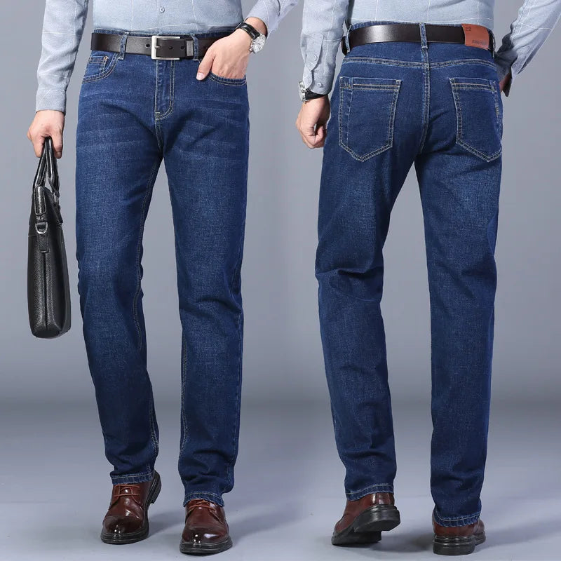 Calça Jeans Clássica Masculina Venazzi VZ005 com tecido premium elástico, caimento impecável e construção resistente para composições versáteis e confortáveis.