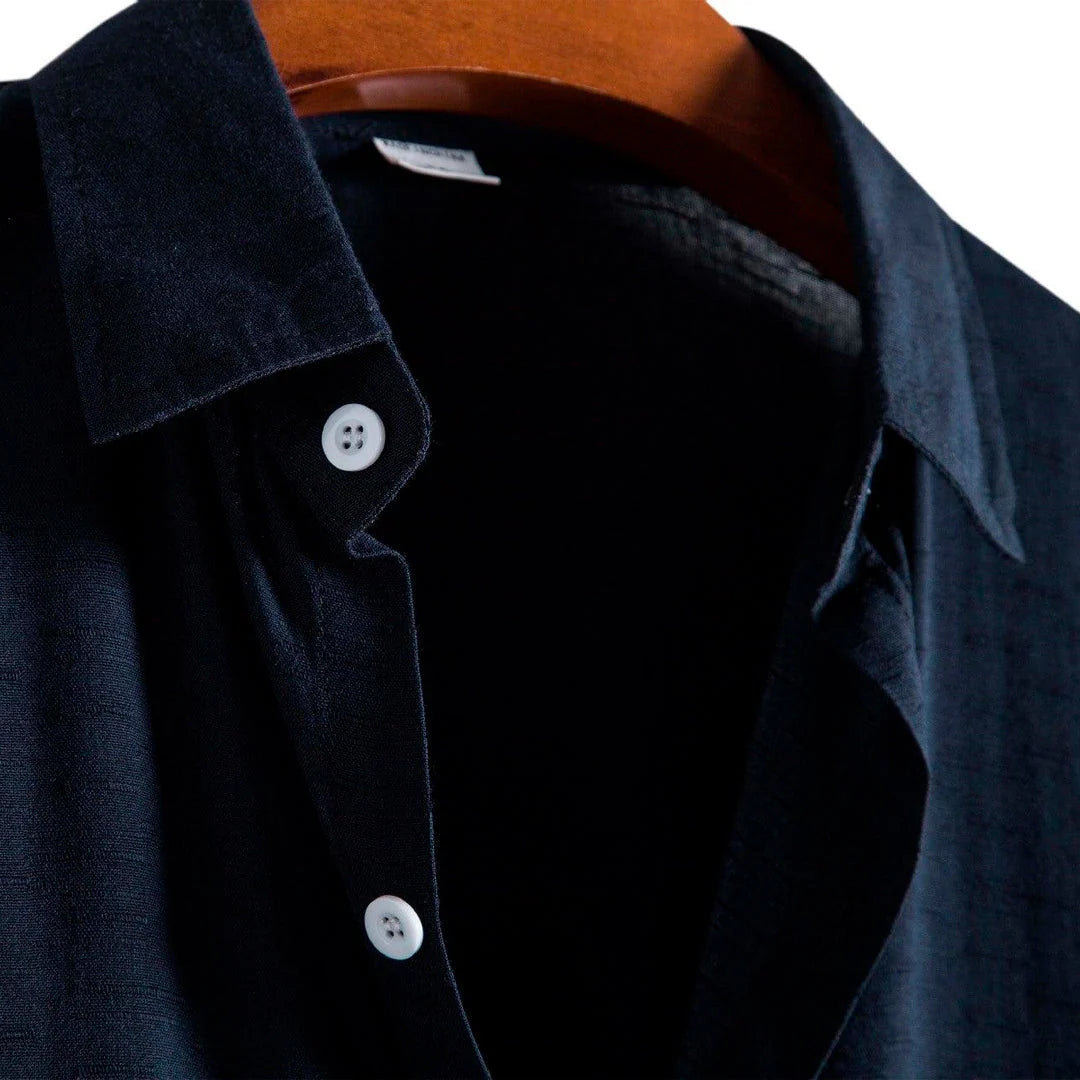 Camisa Manga Curta Lisa Everyday Venazzi VZ599 masculina em tecido leve, caimento impecável e estilo versátil para compor looks modernos e elegantes.