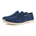 Sapato Masculino Loafer Venazzi VZ366 em camurça macia com acabamento elegante e estilo versátil para visual casual ou refinado.